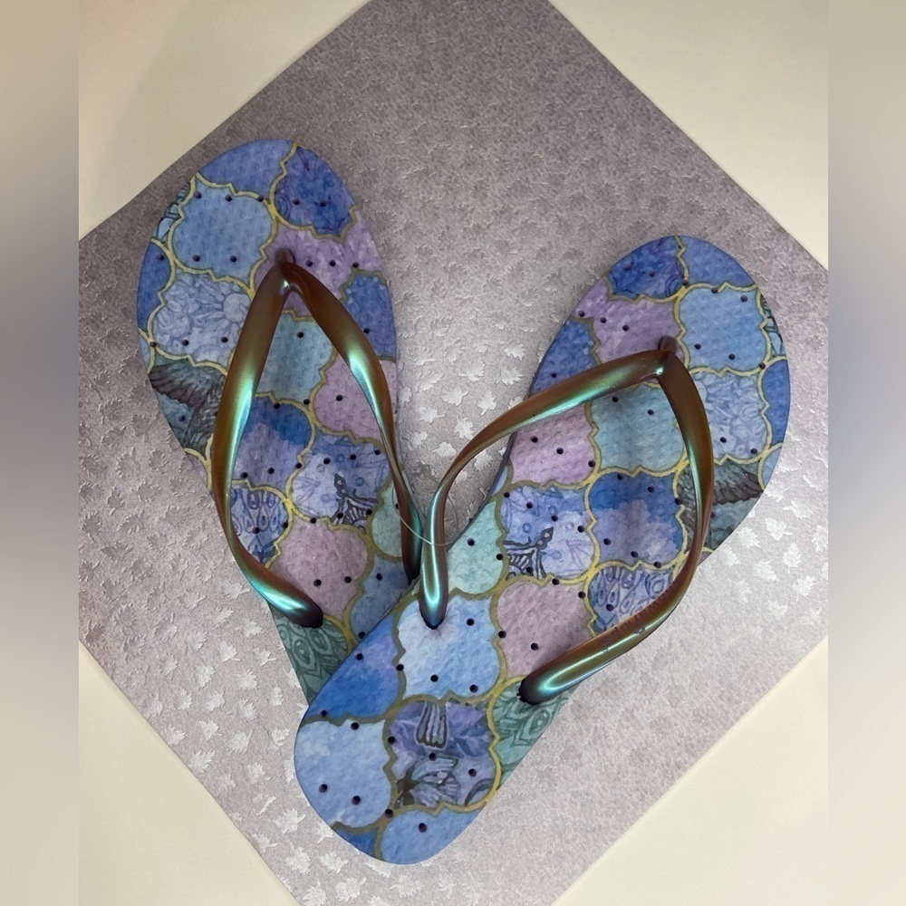 Showaflop~NWT~Moroccan Art Pattern~Iridescent Strap~Flip-Flops~Size 5/6